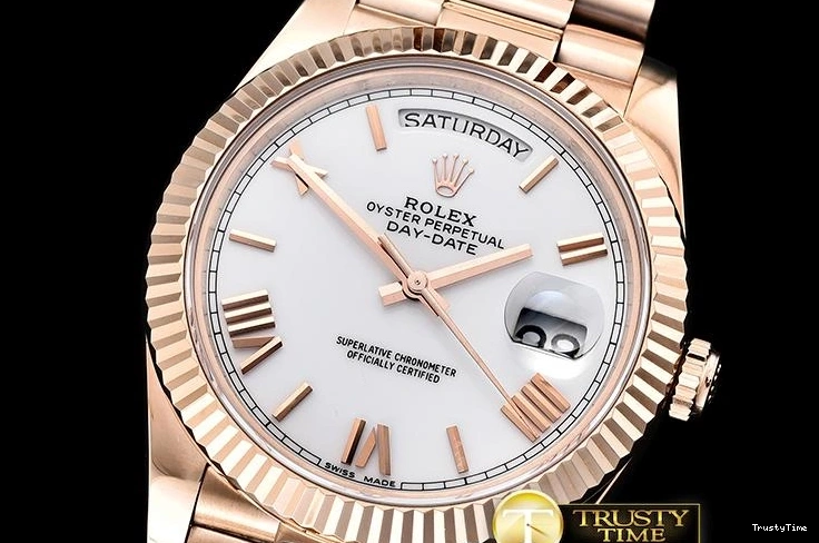 1230 RDD0218A – DayDate 40mm Casual 690